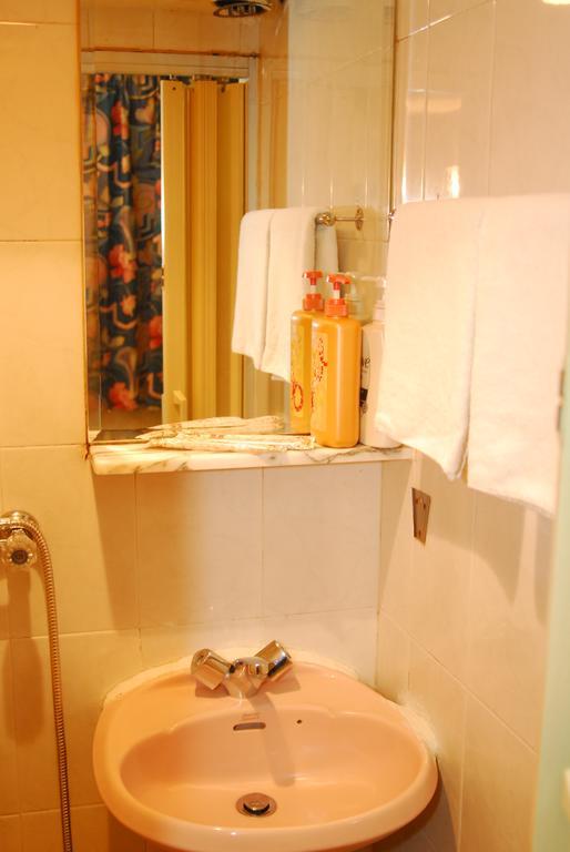 Royal Capital Hotel Kowloon  Exterior photo